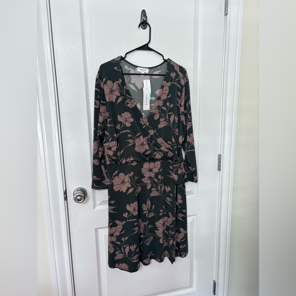 Gilli NWT Dark Green Dress